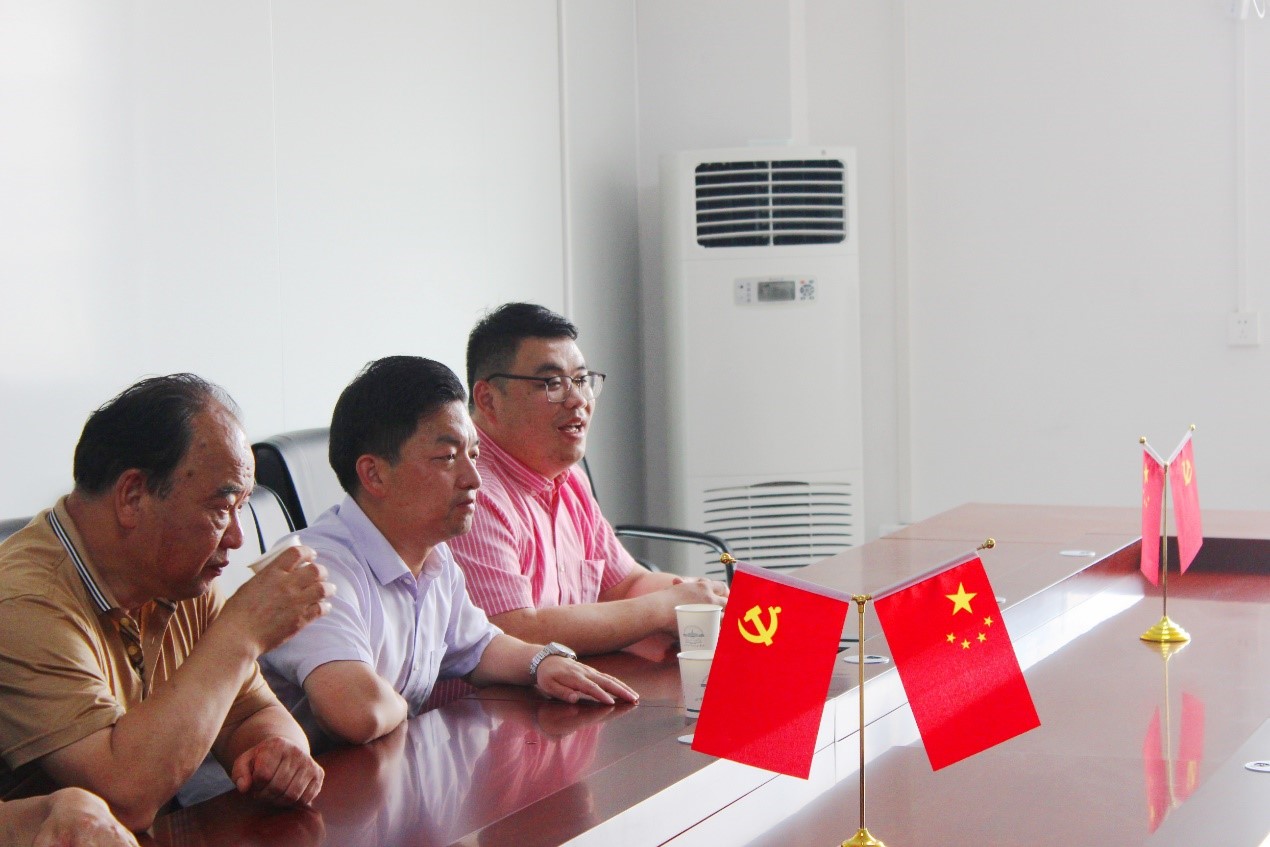 咸寧市委常委、統戰部部長梁細林一行深入咸寧振寧技工學校考察調研(圖3)