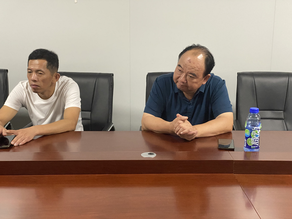 咸安區總工會黨組書記、常務副主席陳振中一行來校視察工作(圖2)