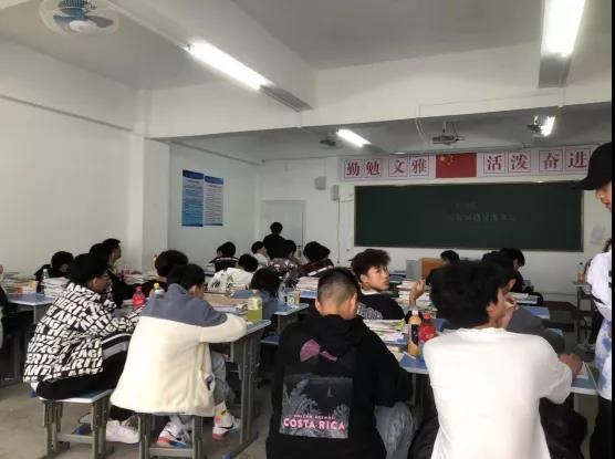 深入檢查促提升丨我校政教處開展校園教學、衛生大檢查(圖2)