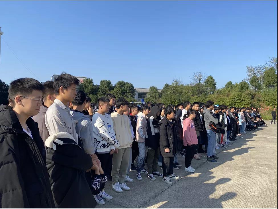 牢筑安全防線 防患勝于救災——振寧技工學校消防演練(圖1)