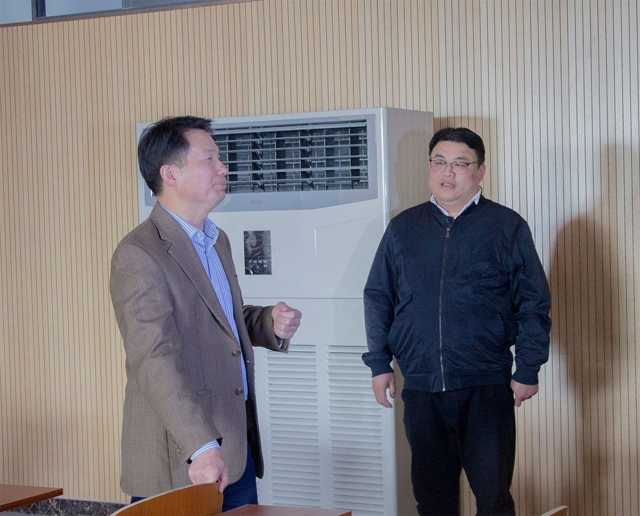 乘春風，開快車，高水平建設產業人才高地 | 市委常委、組織部部長徐小兵來校調研人才工作(圖3)